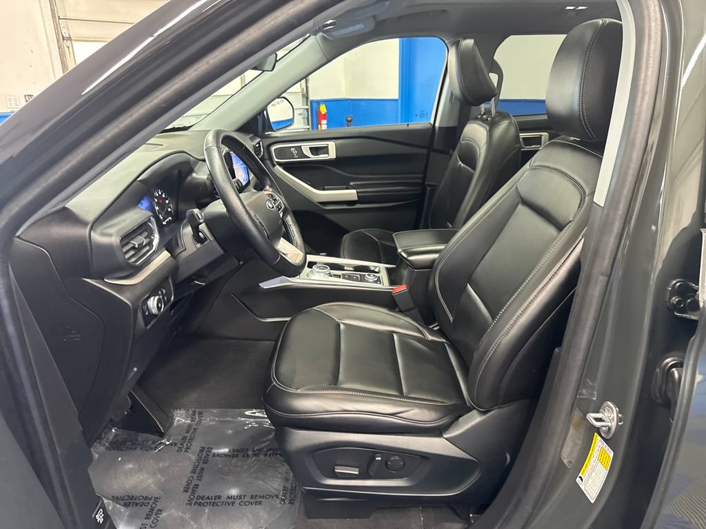 Certified 2022 Ford Explorer XLT w/ Equipment Group 202A AWD/4WD image 10