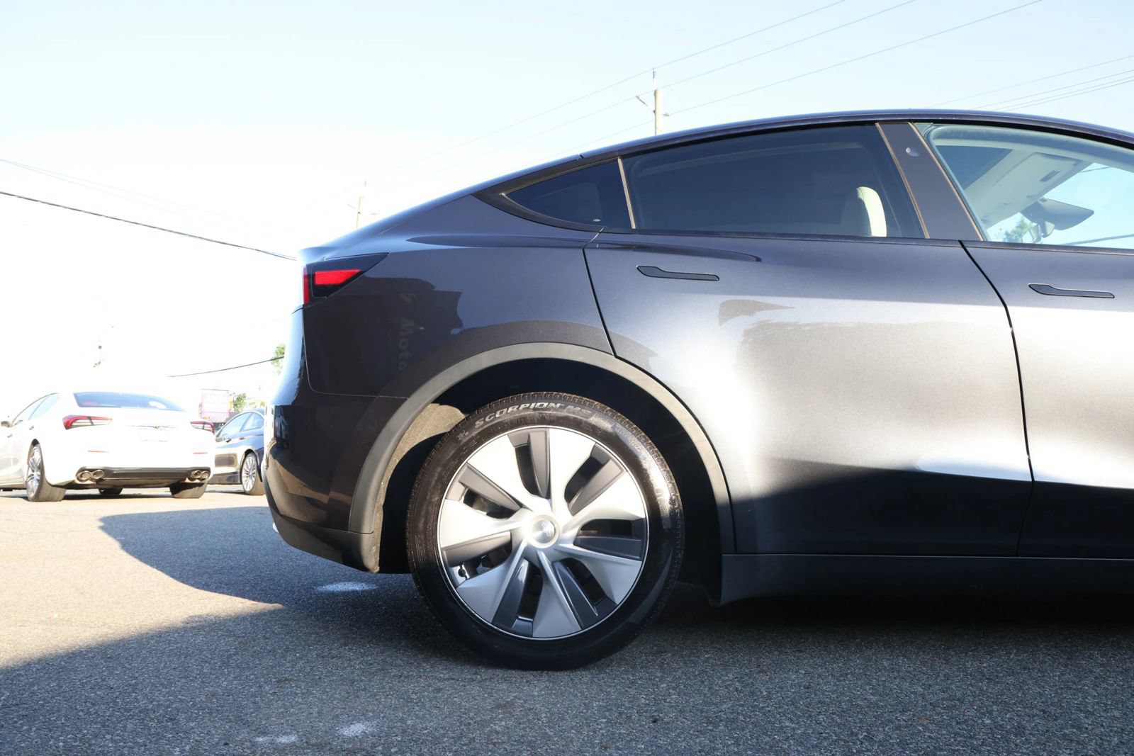 Used 2024 Tesla Model Y Long Range AWD/4WD image 18