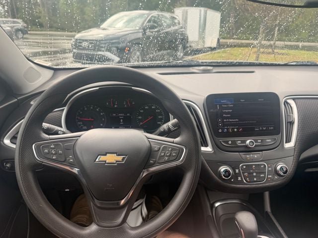 Used 2024 Chevrolet Malibu LT FWD image 2