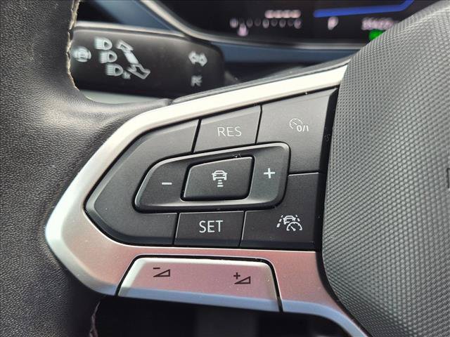 Used 2024 Volkswagen Taos SE w/ Panoramic Sunroof Package FWD image 11