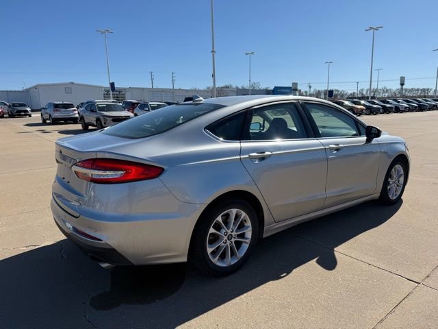 Used 2020 Ford Fusion SE image 2