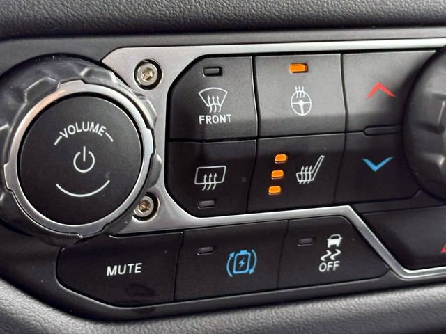 Used 2024 Jeep Wrangler Unlimited Sahara AWD/4WD image 34