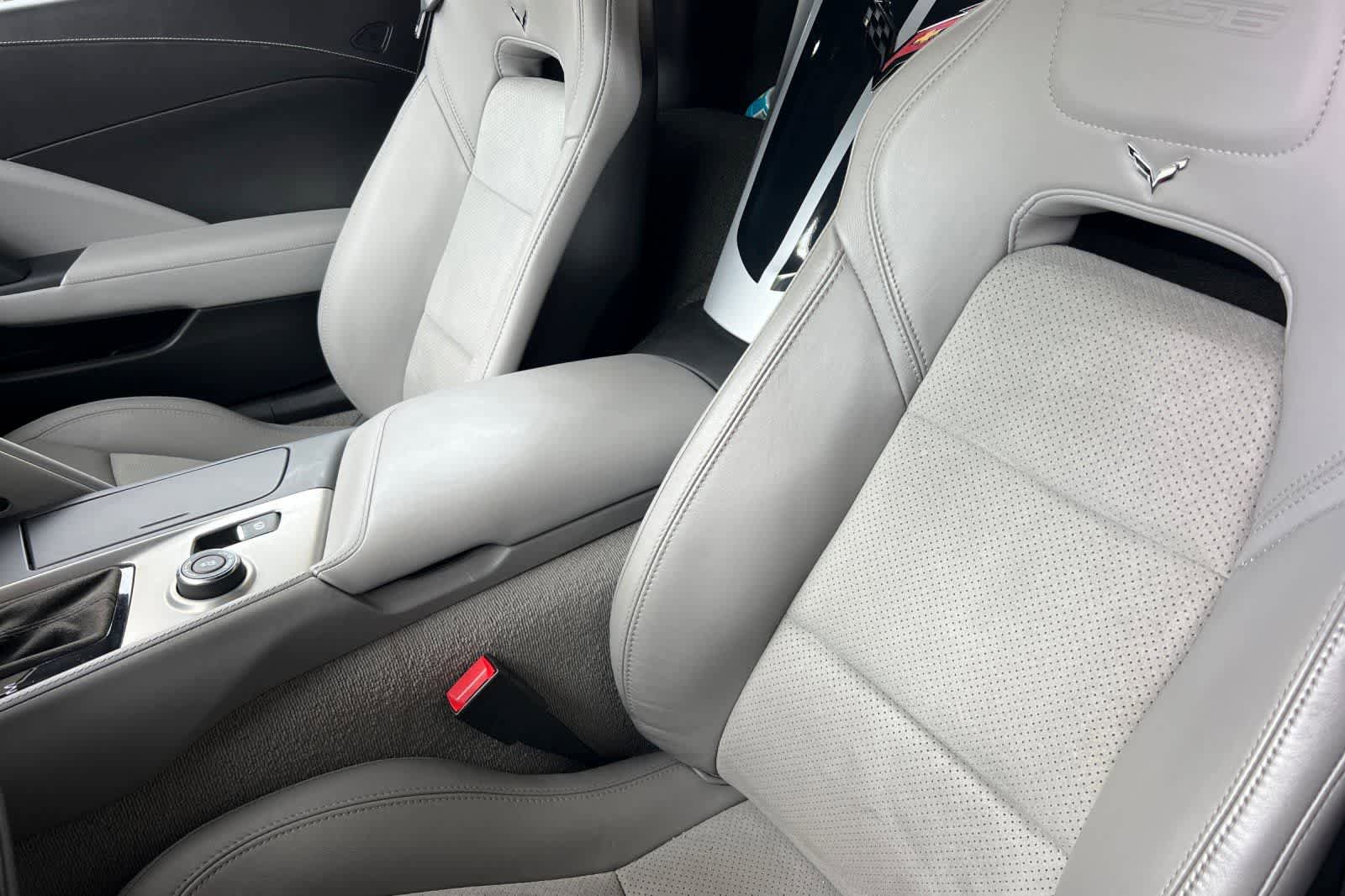 Used 2018 Chevrolet Corvette Z06 RWD image 5