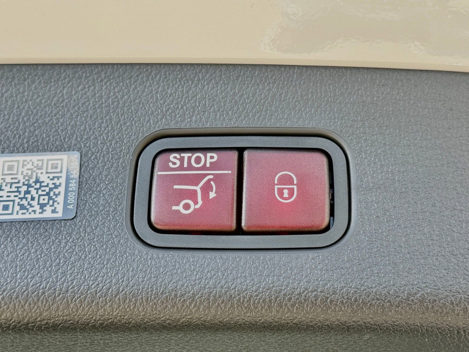 Used 2025 Mercedes-Benz GLC 43 AMG 4MATIC image 19