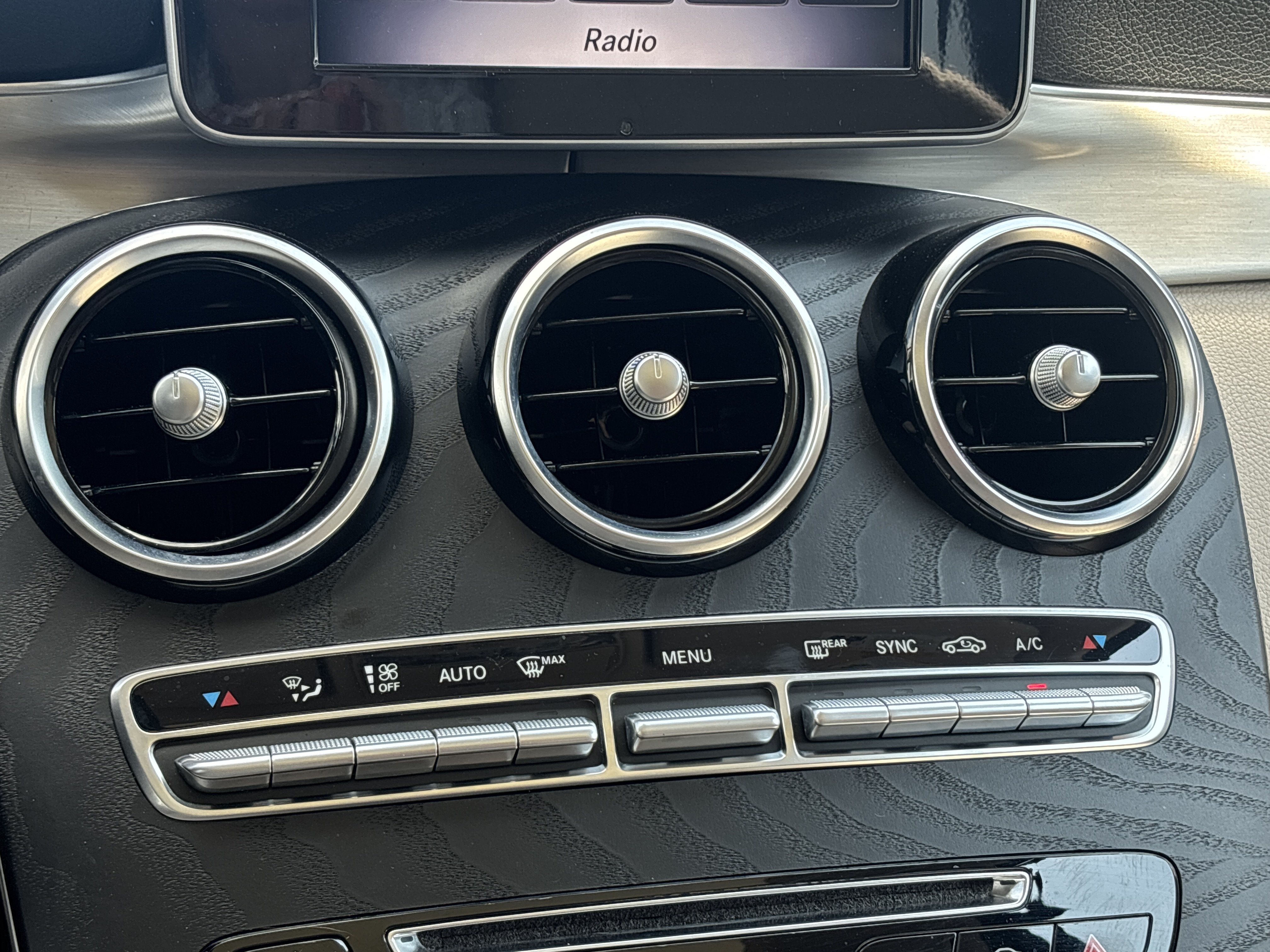 Used 2019 Mercedes-Benz GLC 300 4MATIC image 8