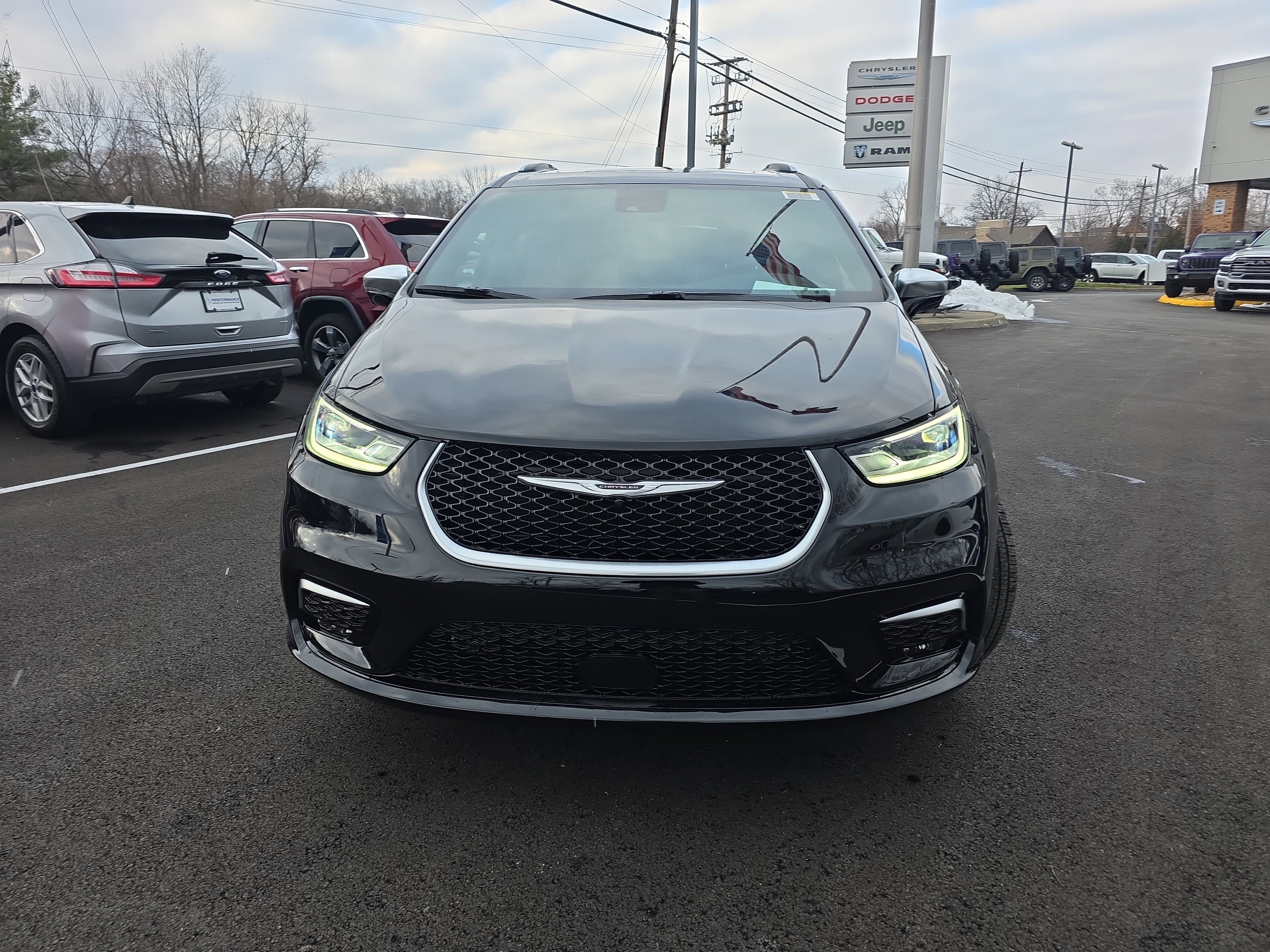 New 2026 Chrysler Pacifica Pinnacle image 18