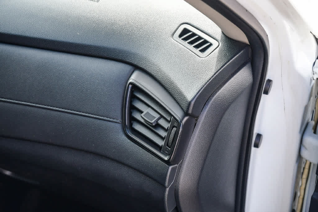 Used 2020 Nissan Rogue SV FWD image 16