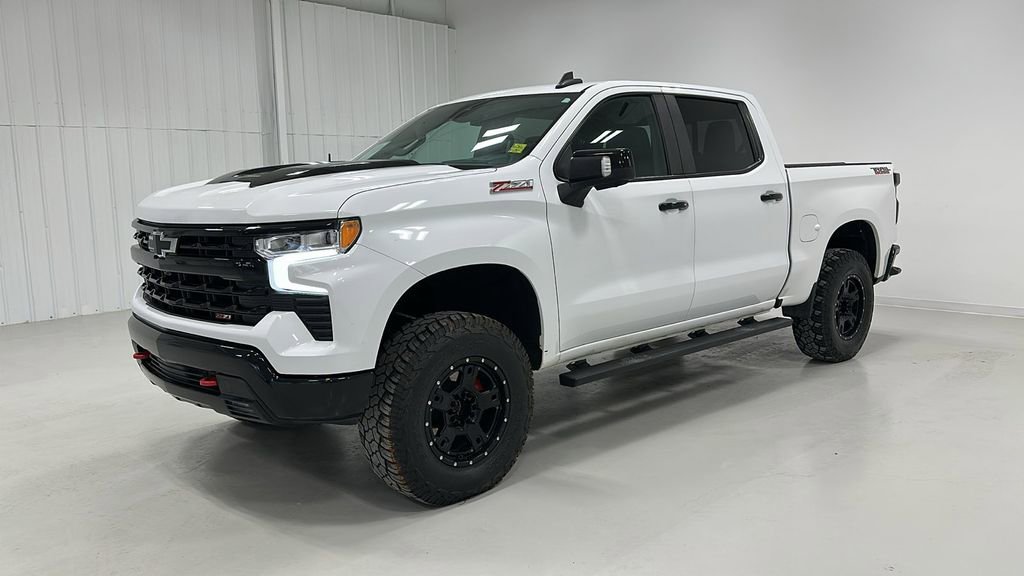 Used 2022 Chevrolet Silverado 1500 LT Trail Boss w/ LT Trail Boss Premium Package AWD/4WD image 1