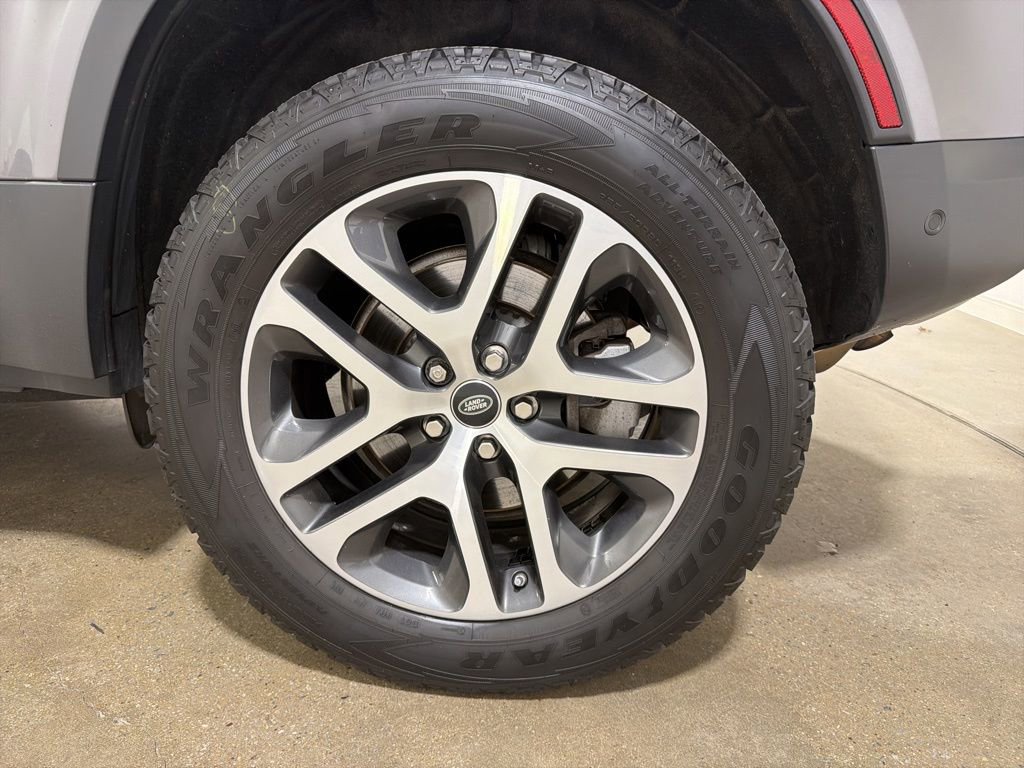 Used 2020 Land Rover Defender 110 HSE image 30