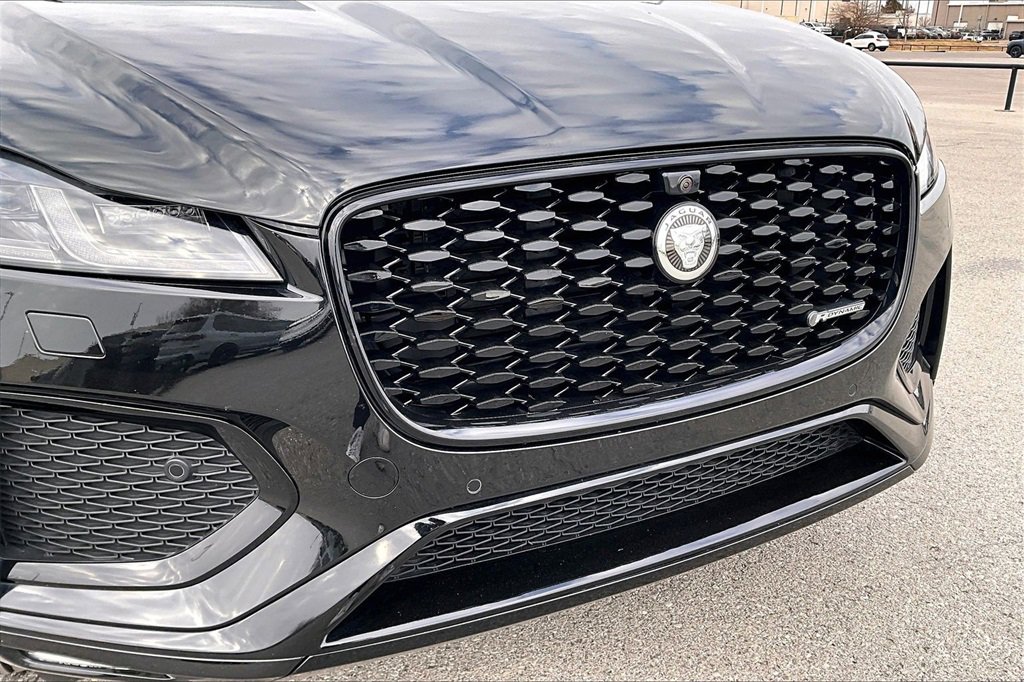 Certified 2025 Jaguar F-PACE R-Dynamic S image 29