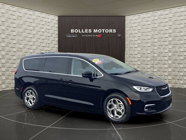 Certified 2024 Chrysler Pacifica Limited image 2