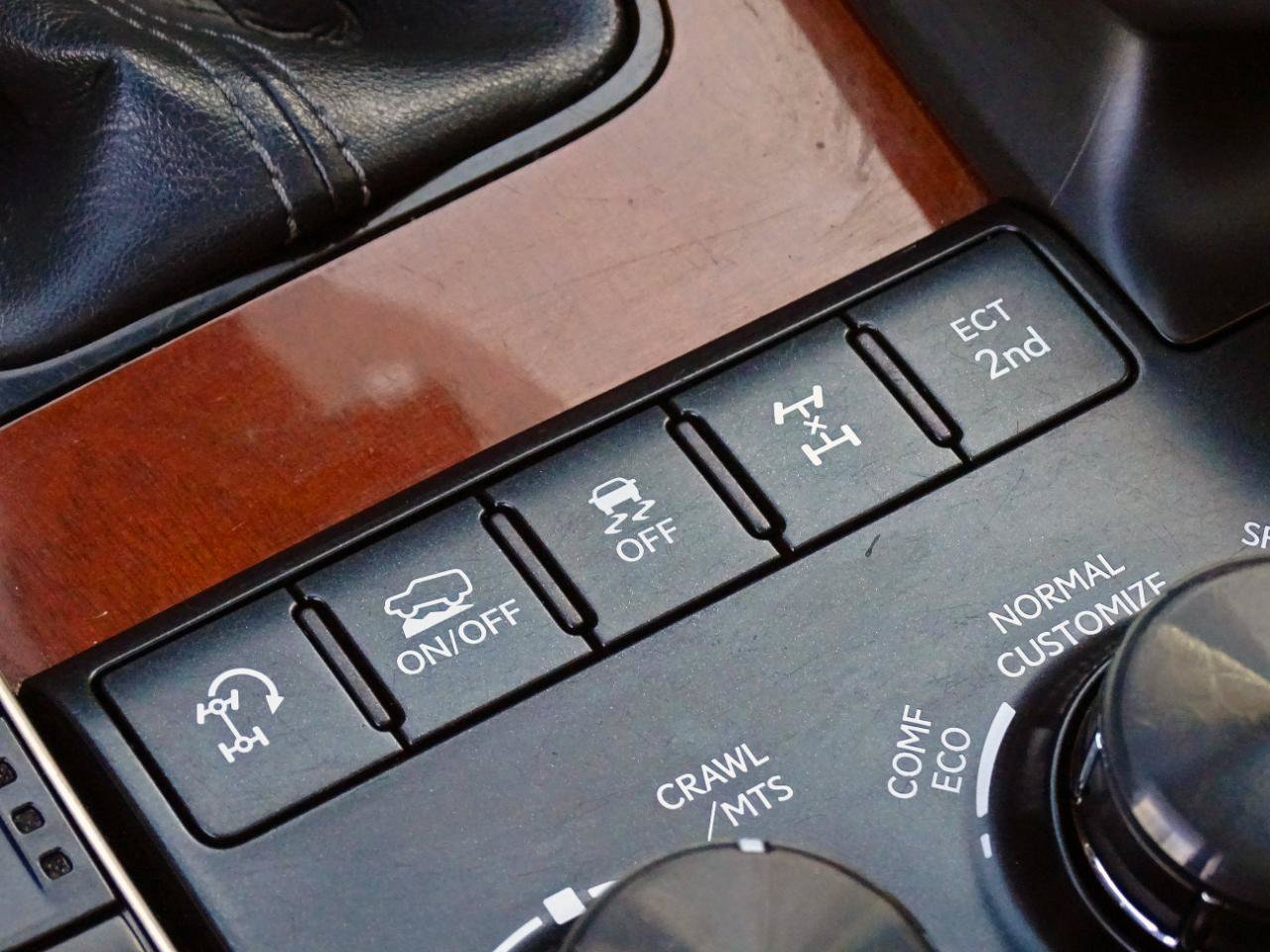 Used 2019 Lexus LX 570 4WD w/ Luxury Package image 43