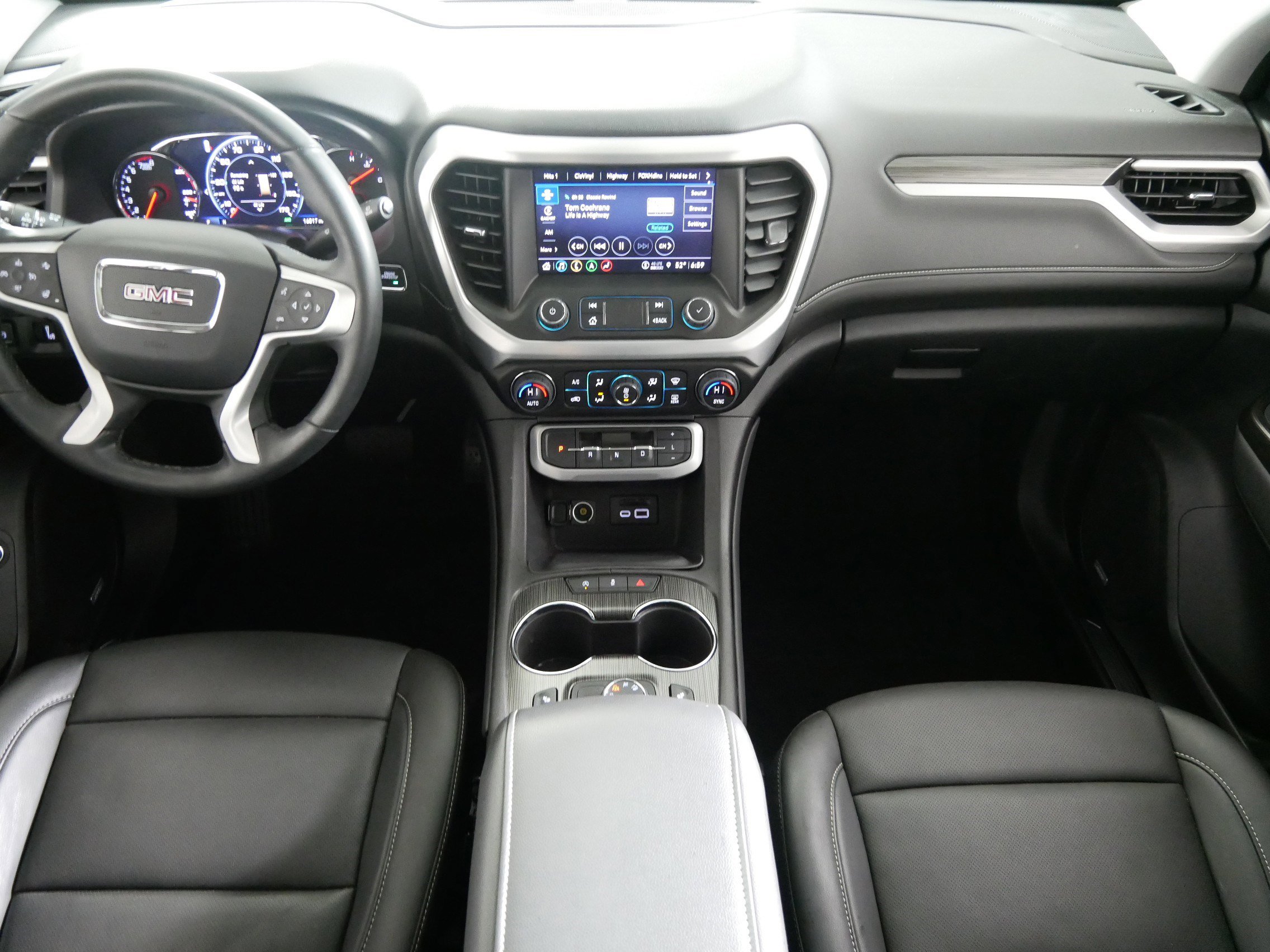 Used 2023 GMC Acadia SLT w/ Technology Package image 10