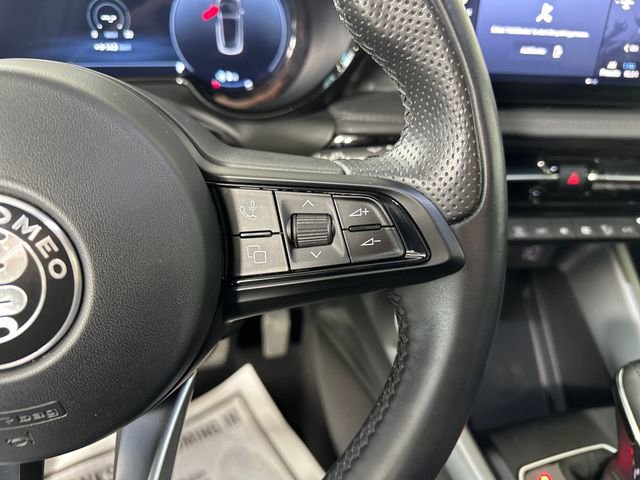 Used 2024 Alfa Romeo Tonale Ti w/ Premium Interior Package image 16