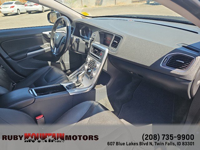 Used 2018 Volvo V60 T5 Cross Country AWD/4WD image 37