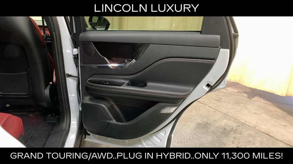 Used 2025 Lincoln Corsair Grand Touring w/ Towing Package AWD/4WD image 14