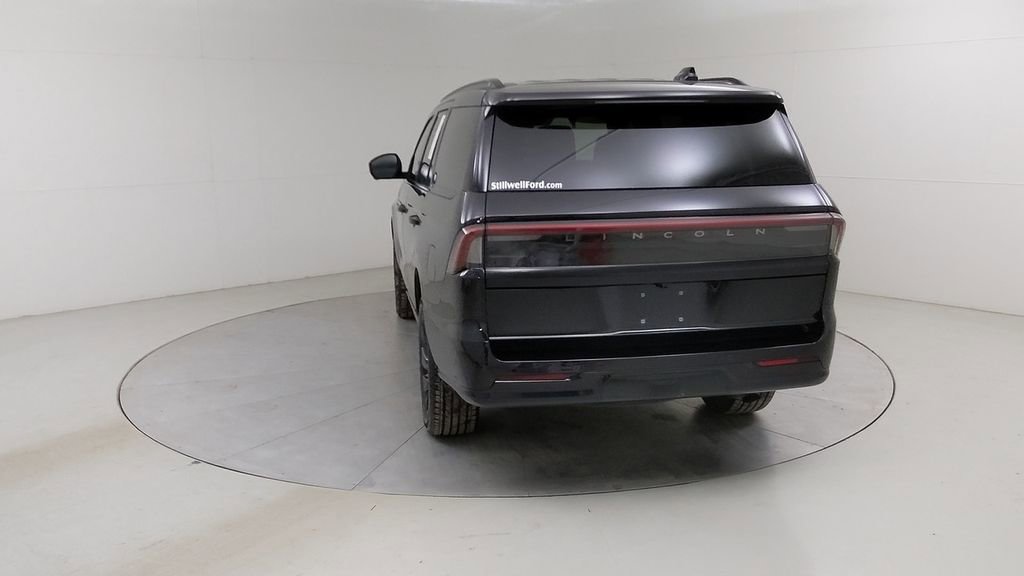 Used 2025 Lincoln Navigator Reserve w/ Jet Appearance Package image 17