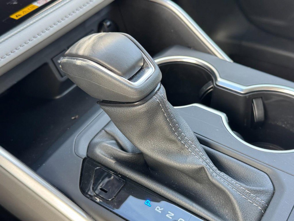 Used 2025 Toyota Highlander AWD image 20