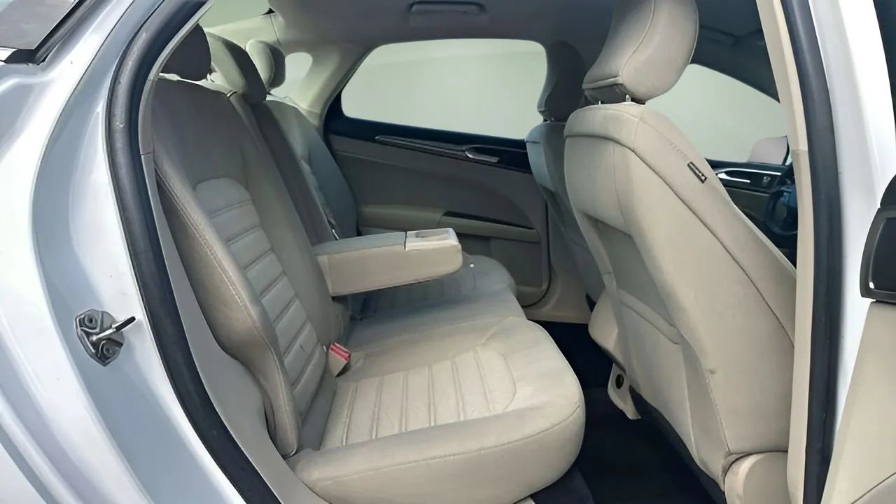 Used 2017 Ford Fusion SE FWD image 50