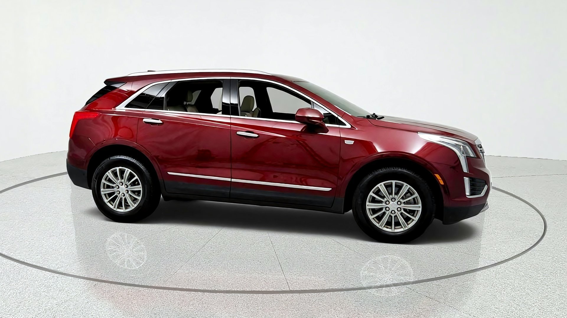 Used 2018 Cadillac XT5 Luxury w/ Driver Awareness Package FWD image 6