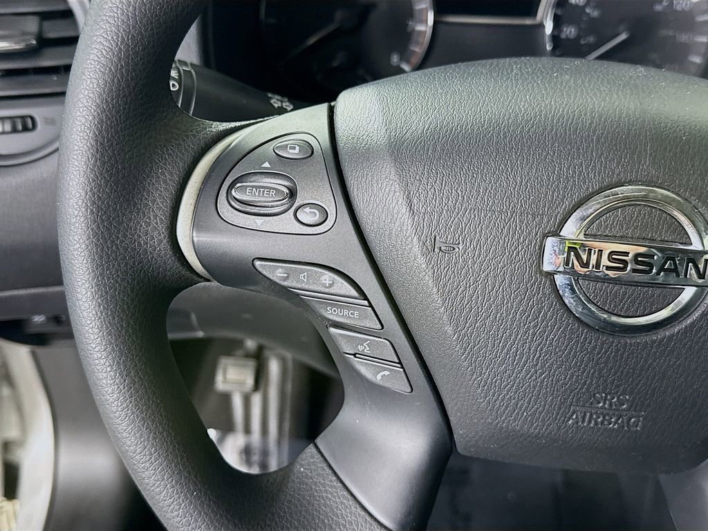 Used 2020 Nissan Pathfinder S image 21