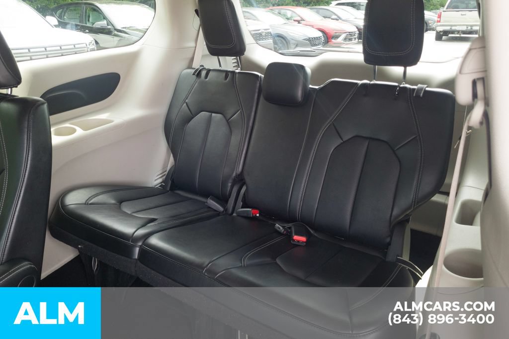 Used 2024 Chrysler Pacifica Touring-L FWD image 18