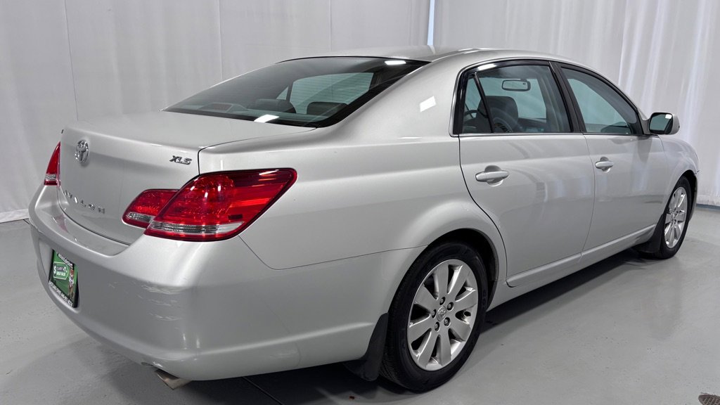 Used 2005 Toyota Avalon XLS image 5