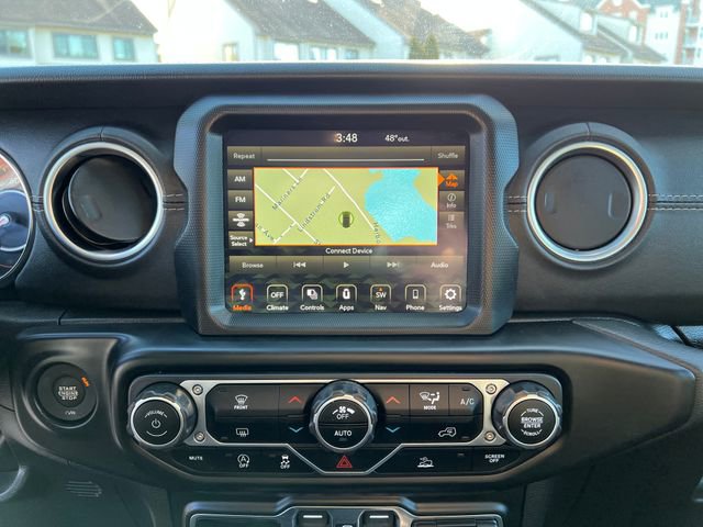 Used 2022 Jeep Wrangler Unlimited Sahara AWD/4WD image 22