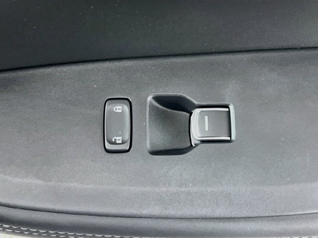 Used 2025 Acura ADX FWD image 32