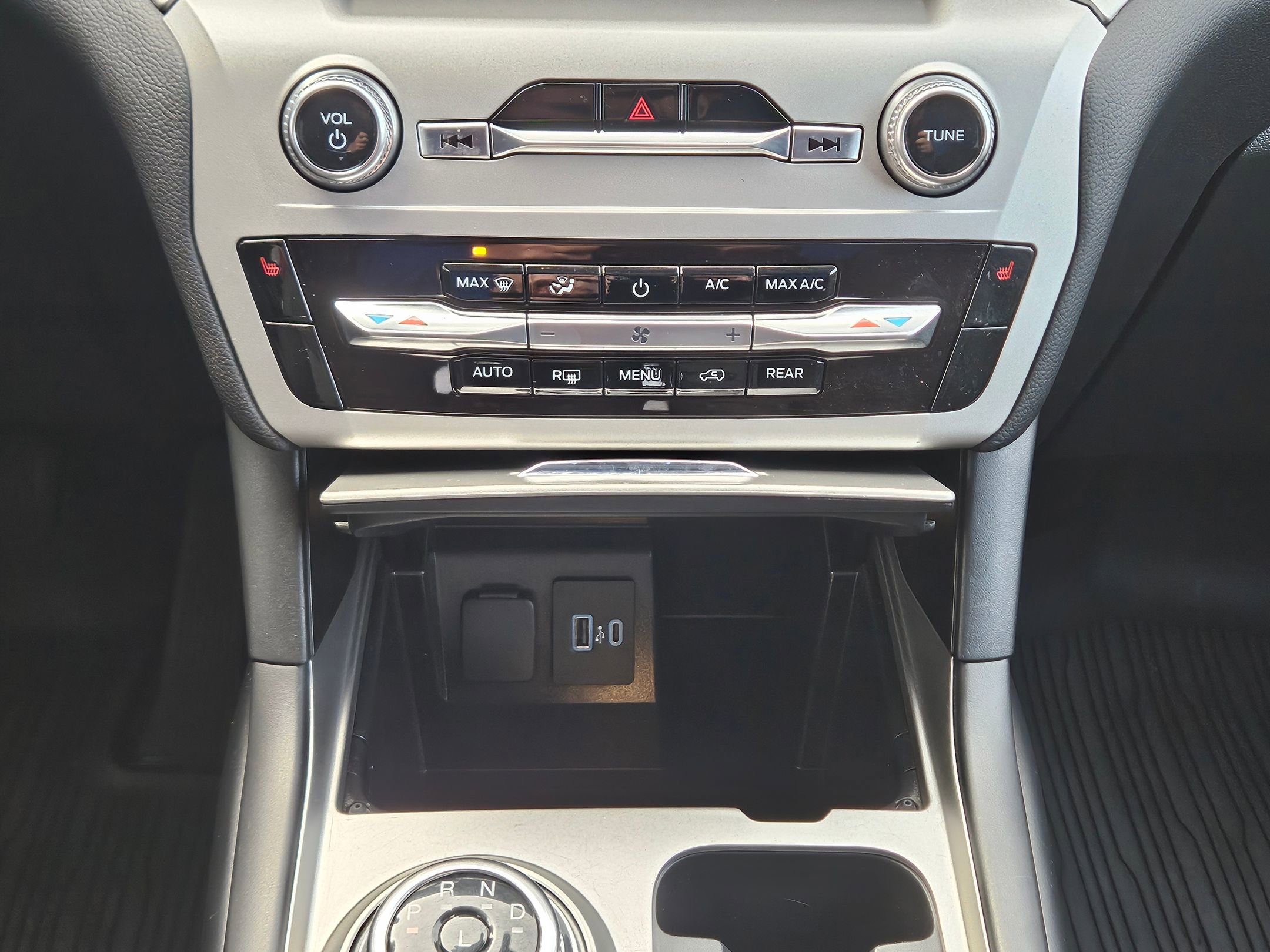 Used 2022 Ford Explorer XLT image 13