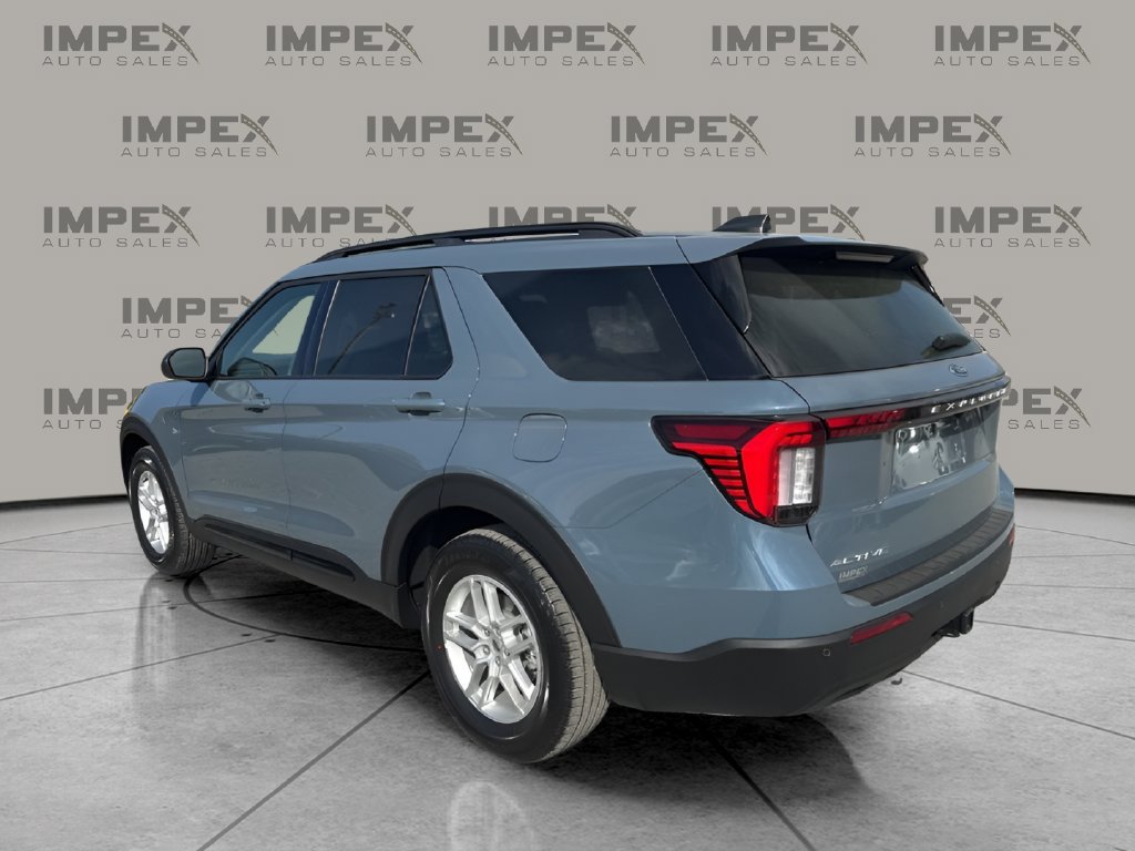 Used 2026 Ford Explorer Active RWD image 3