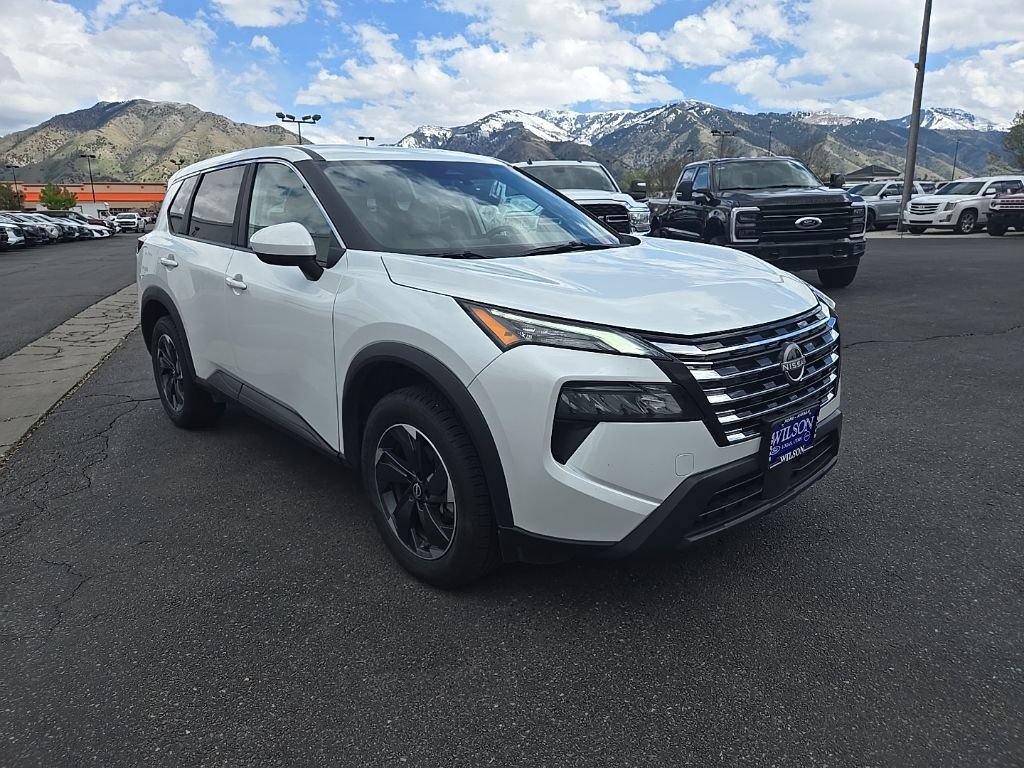 Used 2025 Nissan Rogue SV AWD/4WD image 3
