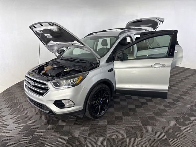 Used 2018 Ford Escape SE w/ SE Sport Appearance Package FWD image 10