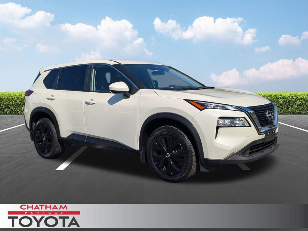 Used 2023 Nissan Rogue SV image 1