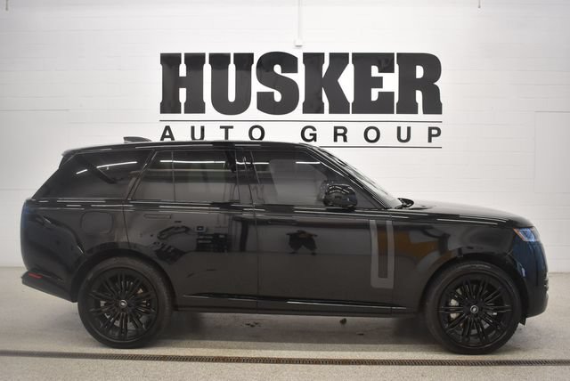 Used 2025 Land Rover Range Rover SE AWD/4WD image 2