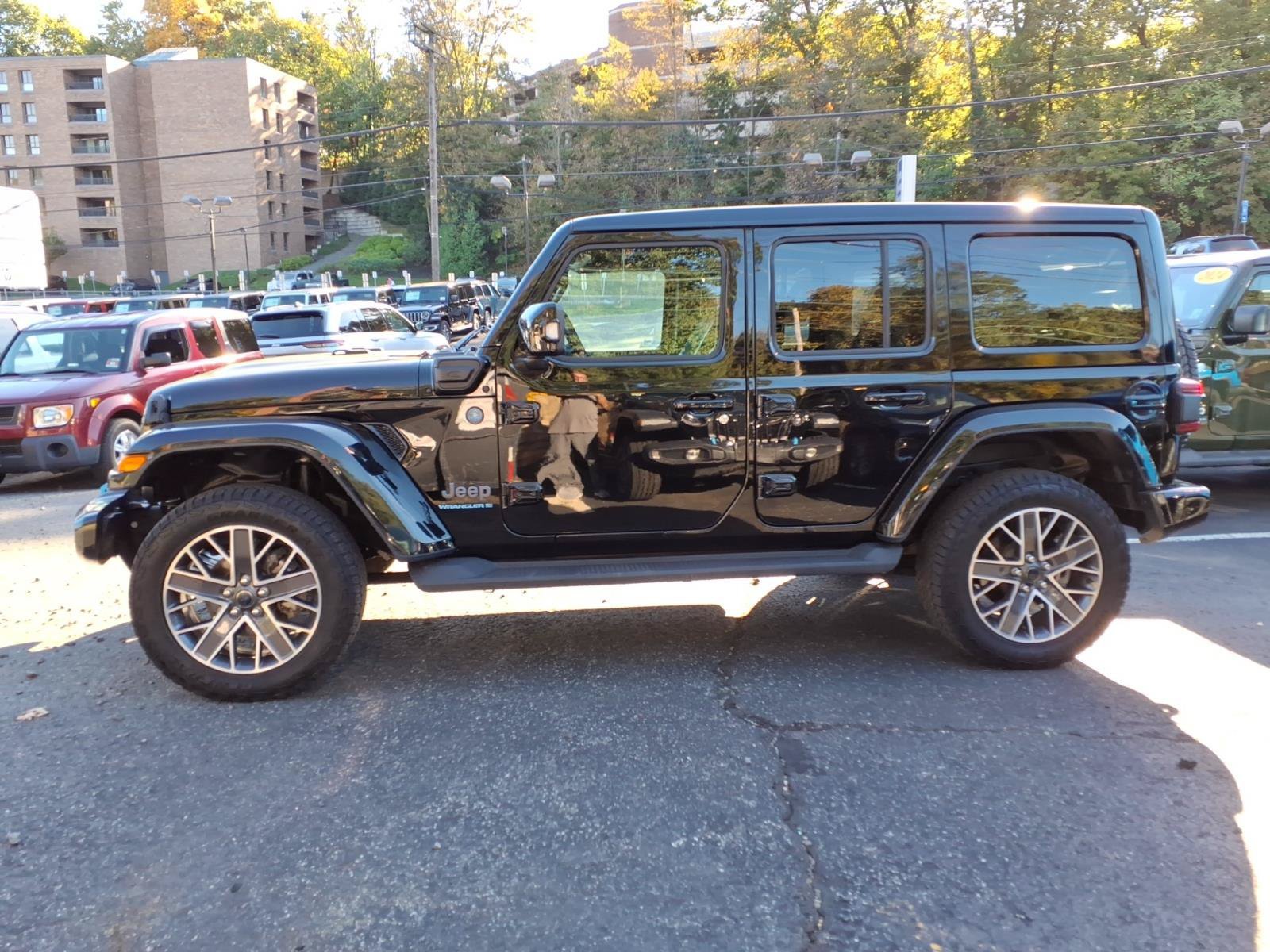 Used 2024 Jeep Wrangler High Altitude AWD/4WD image 8