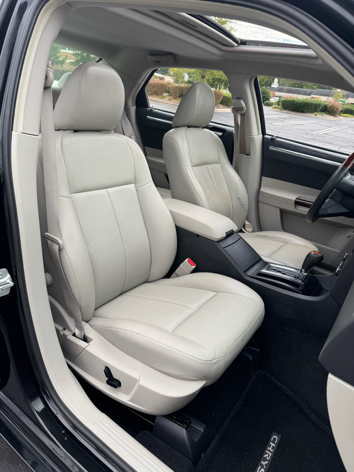 Used 2007 Chrysler 300 Touring L image 17