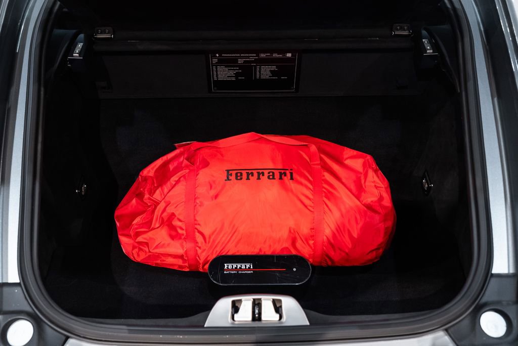 Used 2020 Ferrari 812 Superfast RWD image 23