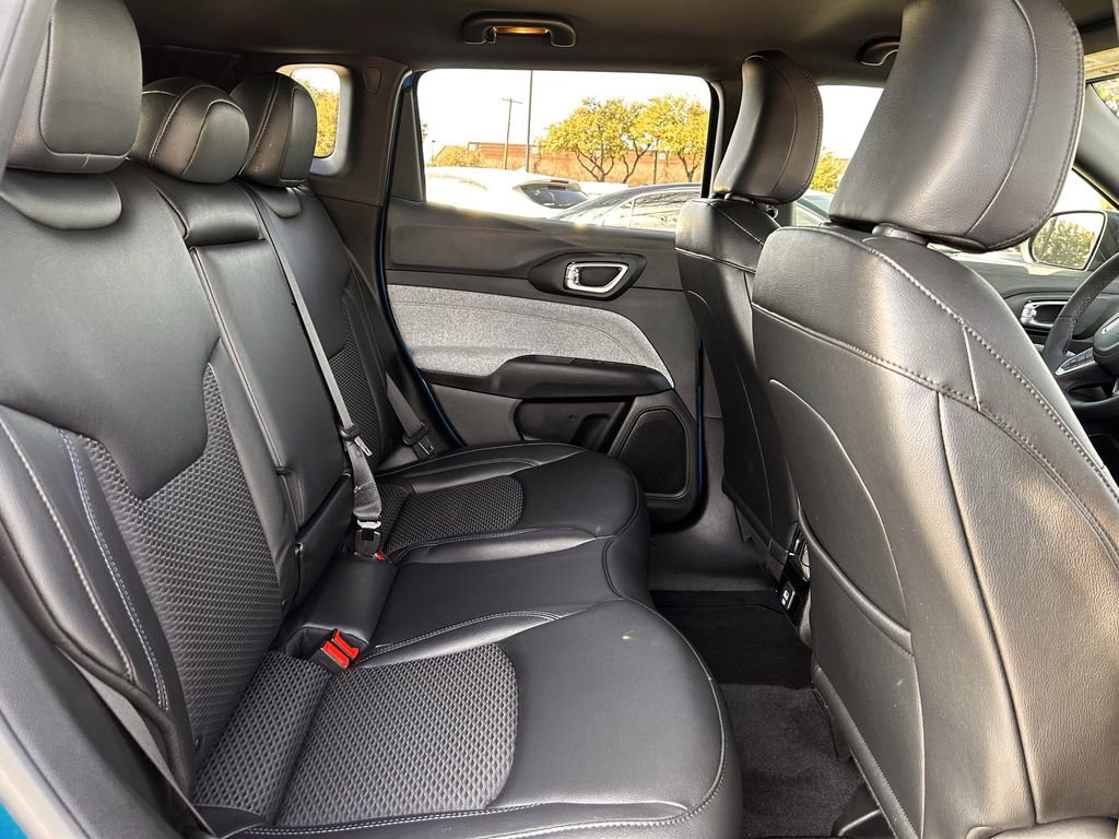 Used 2025 Jeep Compass Latitude AWD/4WD image 33