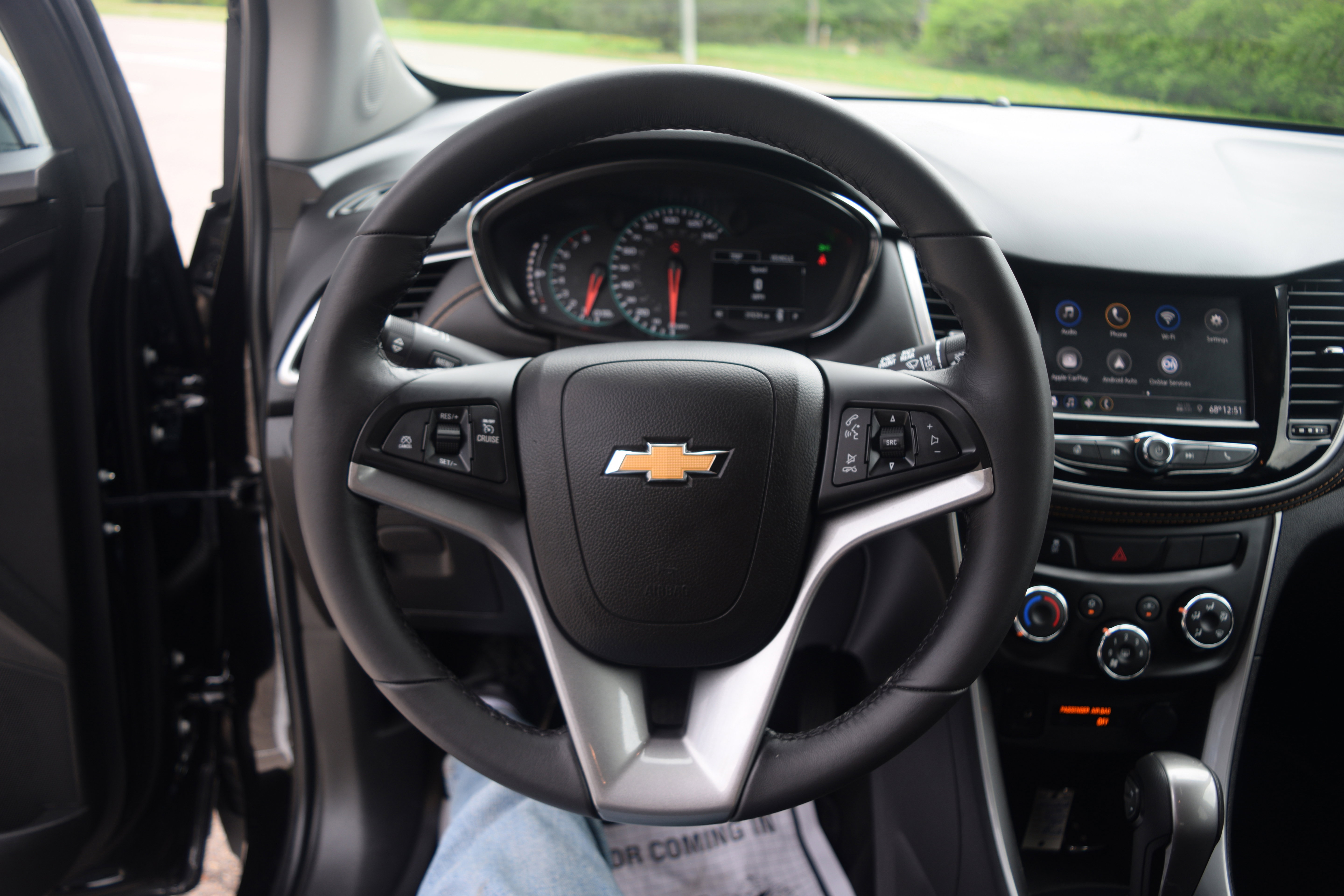 Used 2022 Chevrolet Trax LT w/ Midnight Edition image 4