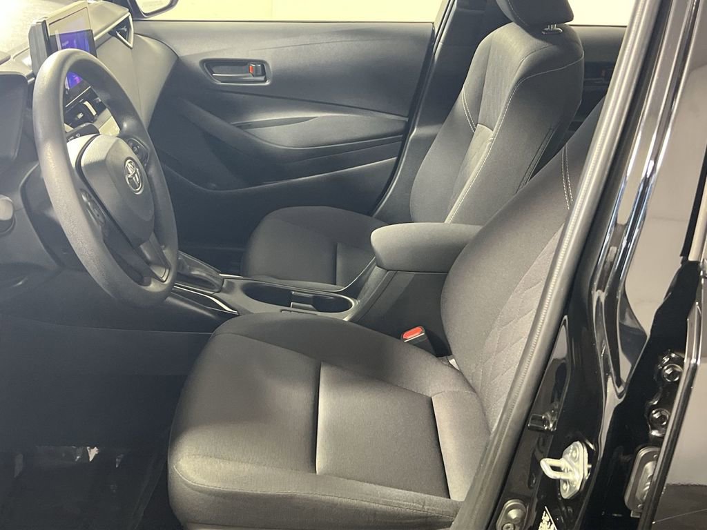 Used 2025 Toyota Corolla LE FWD image 11