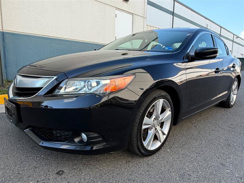 Used 2013 Acura ILX w/ Premium Package FWD image 2