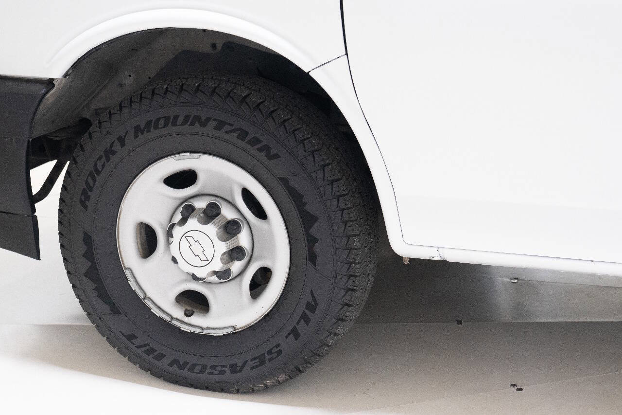 Used 2017 Chevrolet Express 2500 image 61