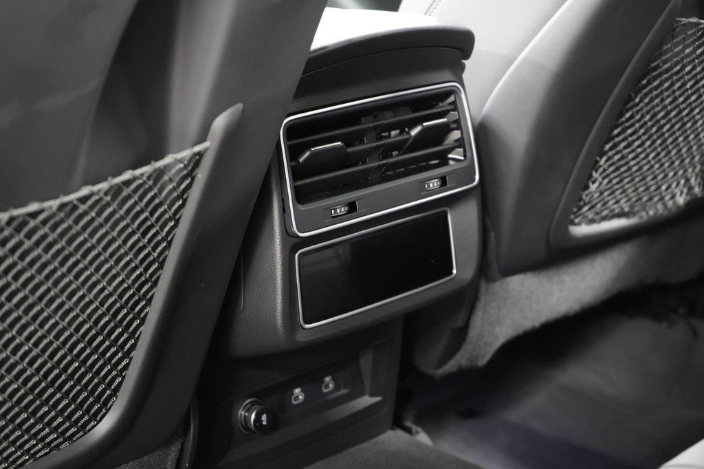 Used 2023 Audi Q8 Premium Plus w/ Premium Plus Package AWD/4WD image 24