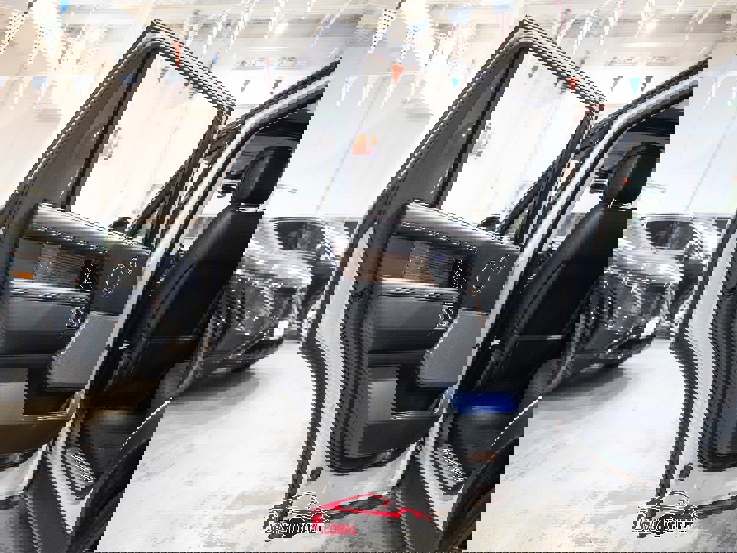 Used 2018 Land Rover Range Rover Long Wheelbase Supercharged image 45