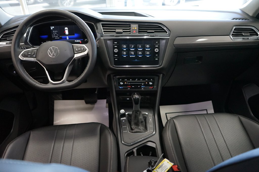 Used 2022 Volkswagen Tiguan SE FWD image 39