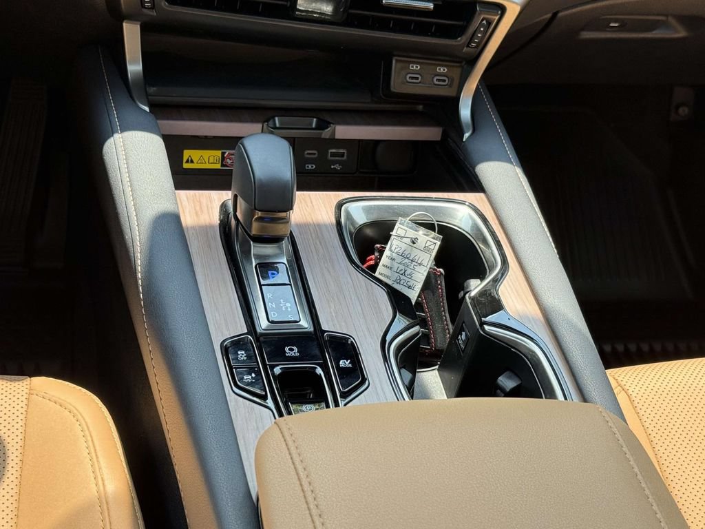 Used 2025 Lexus RX 350h w/ Accessory Package AWD/4WD image 19