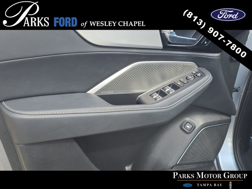 Used 2023 Acura MDX FWD w/ Technology Package image 17