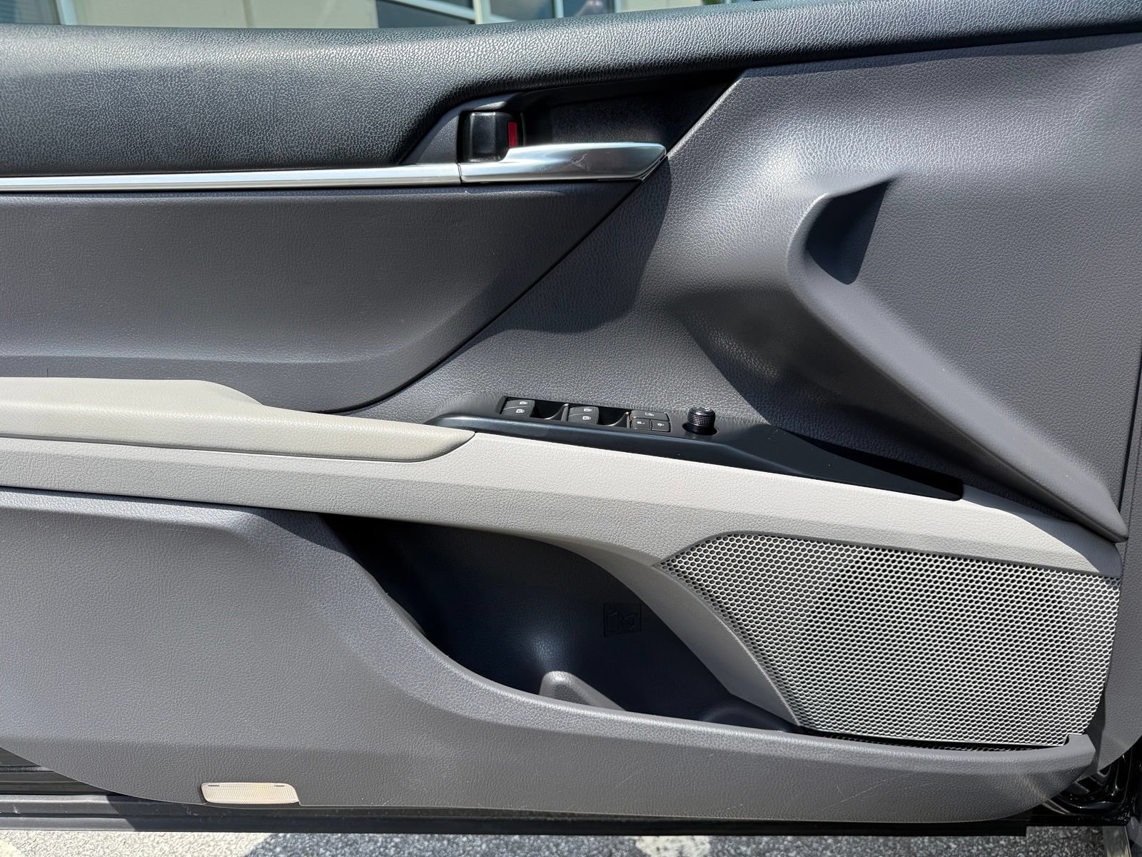 Used 2018 Toyota Camry LE FWD image 42