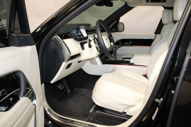 Used 2025 Land Rover Range Rover SE image 10